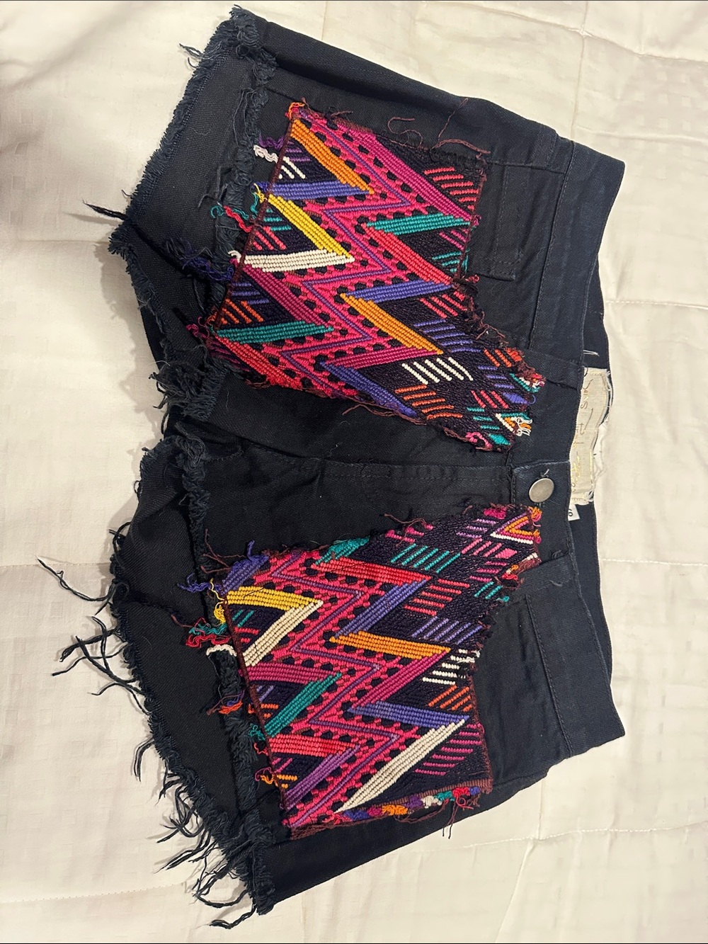 Jen’s Pirate Booty Black Denim Shorts with boho Embroidery sz 26